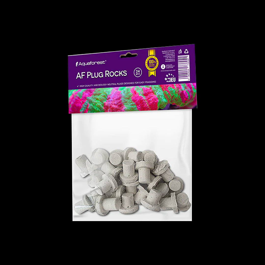 Accessoires et outils pour aquarium récifal incluant pinces de précision, frag racks et aimants de nettoyage