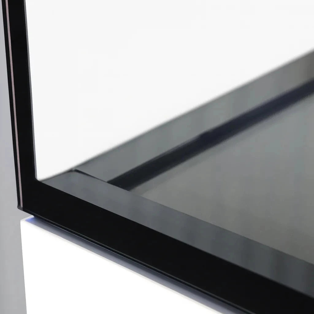 Reef Casa La Casa 35 gros plan renfort euro brace interne au bas verre 8 mm sur meuble blanc