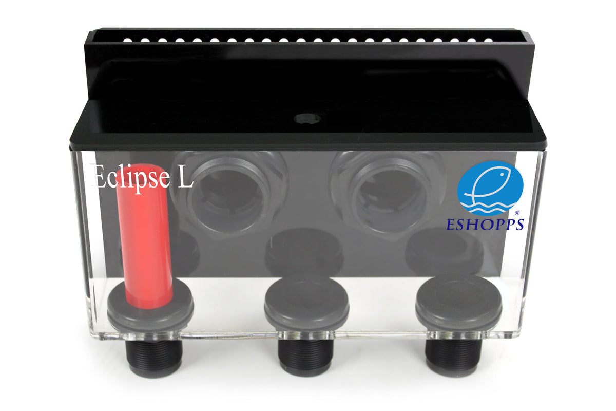 Boîte de trop-plein Eshopps Eclipse L vue de face : dessus noir, tube rouge et trois raccords noirs