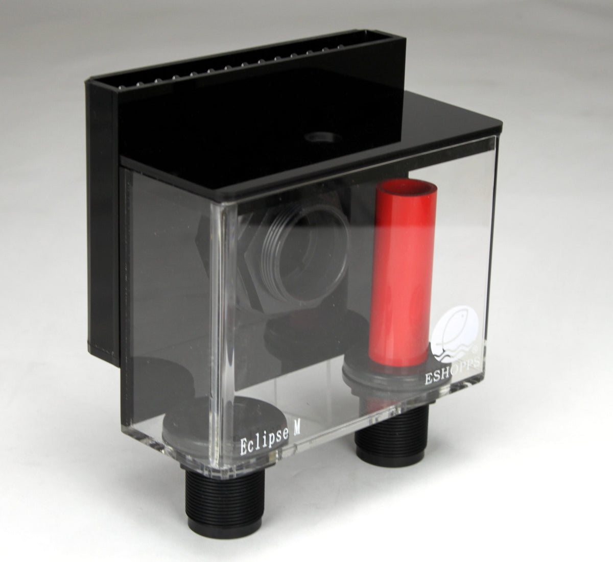 Boîte de trop-plein Eshopps Eclipse M vue de trois quarts : dessus noir, tube rouge et raccords noirs