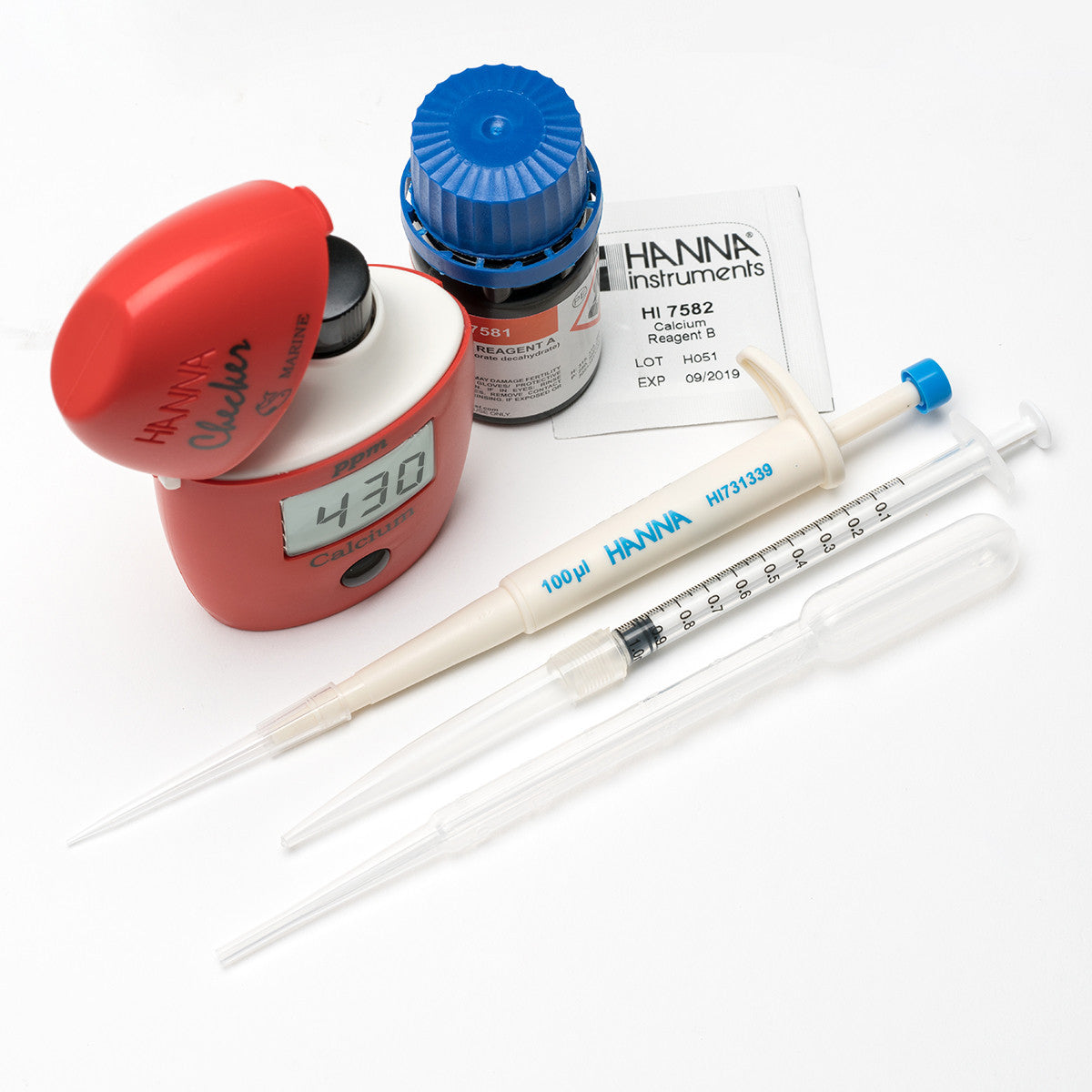 Hanna Checker HC HI758 calcium — close-up of the checker with reagent, syringe and pipette