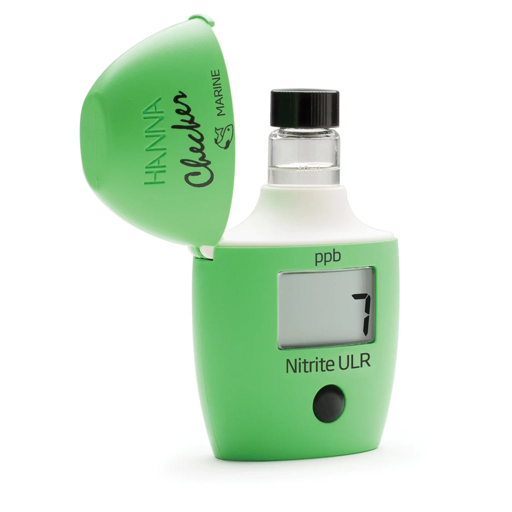 Hanna Checker HC HI764 nitrite ULR — capot ouvert avec cuvette en place