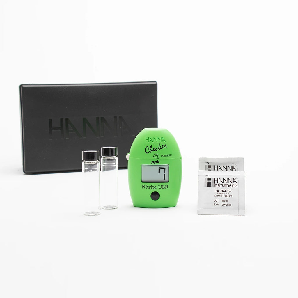 Hanna Checker HC HI764 nitrite ULR — contenu de la trousse : checker, cuvettes et réactifs