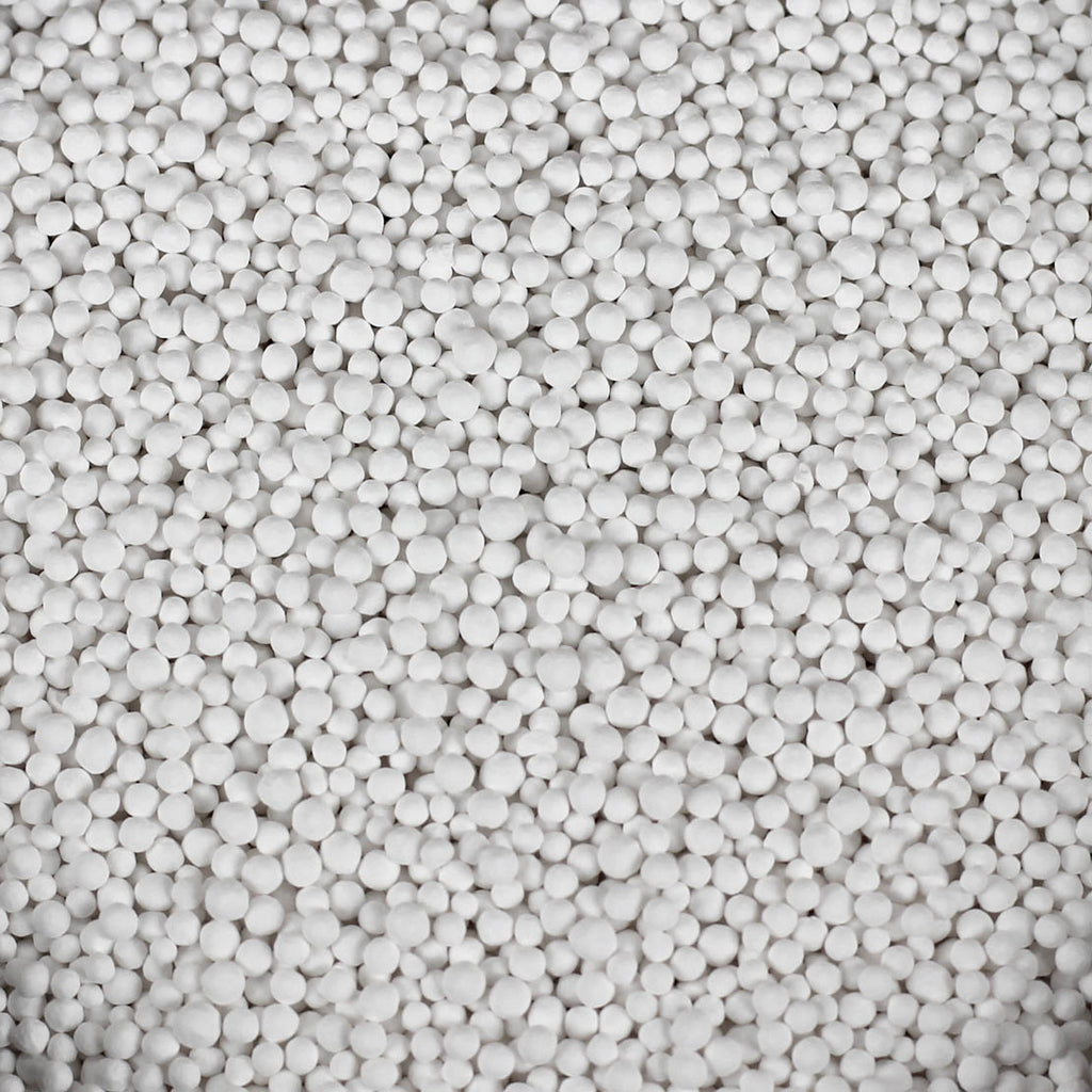 Seachem PhosGuard — gros plan des billes blanches du média anti-phosphate, image officielle du fabricant