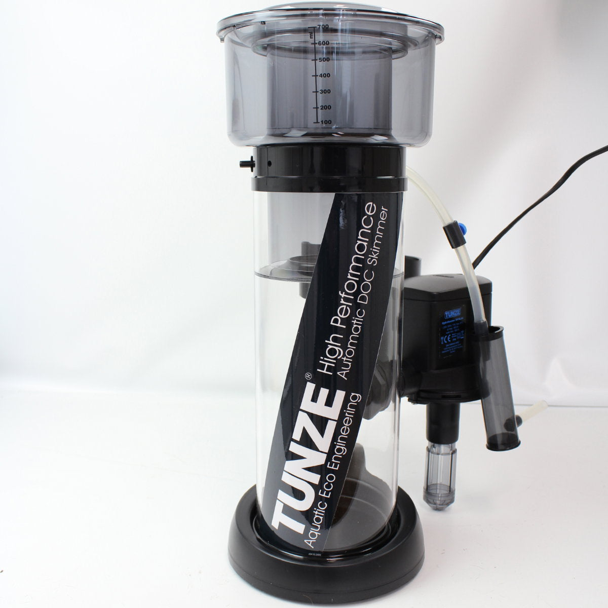 Écumeur Tunze DOC Skimmer 9410 — vue de côté avec le marquage Tunze